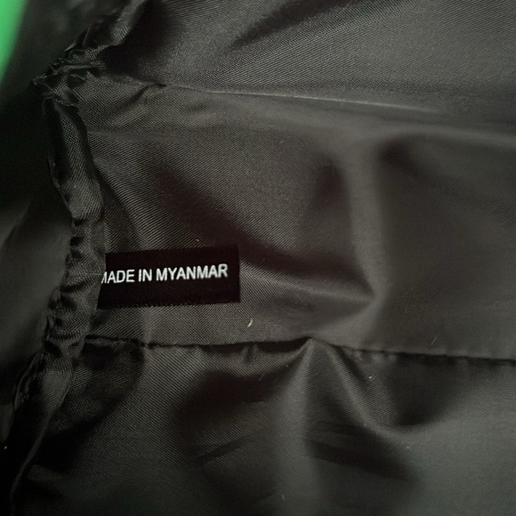 NWT Spice Bomb Fragrance Black Toiletry Bag - Picture 7 of 8